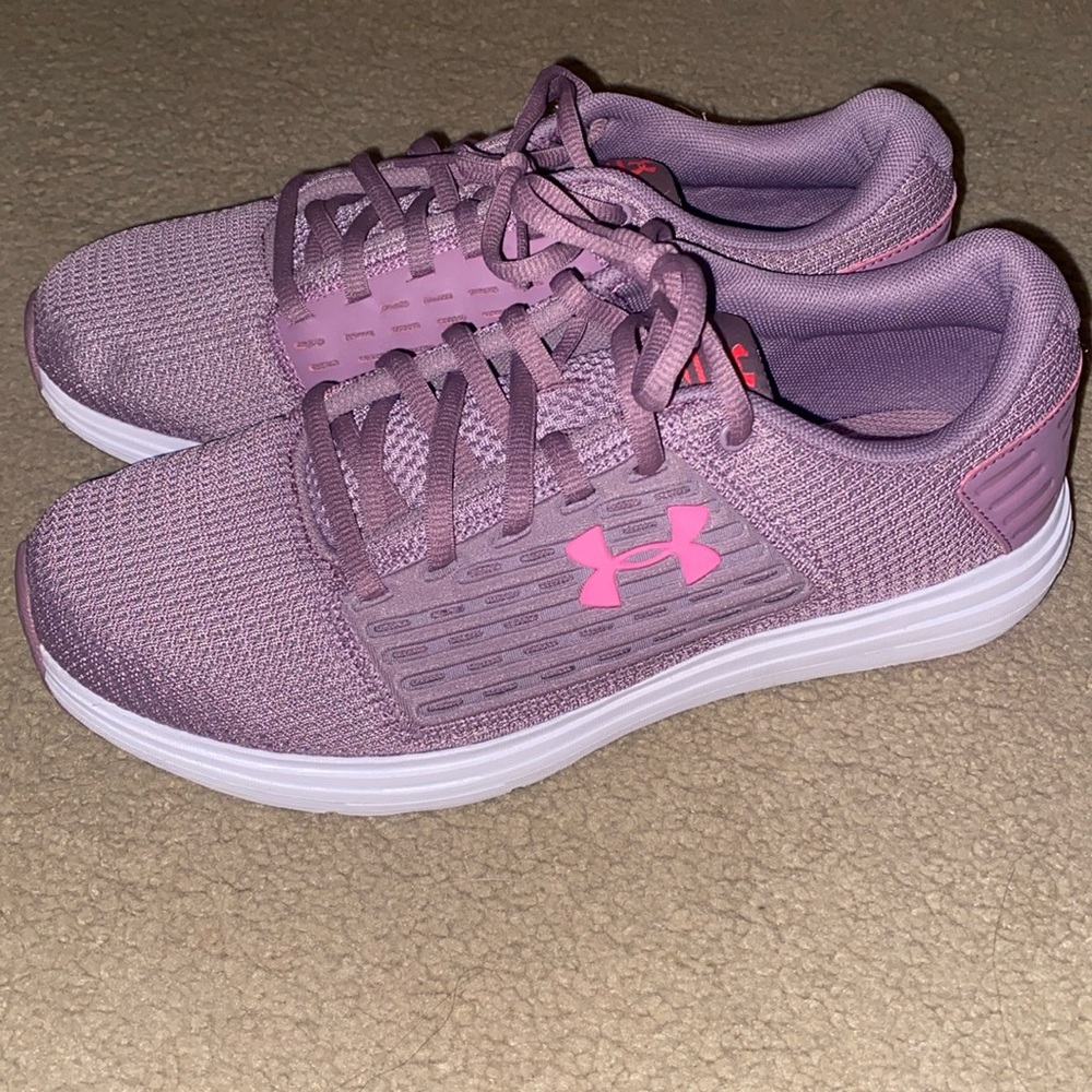 Under Armour Women’s 8.5 shoes